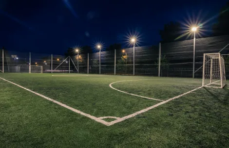 Oświetlenia boisk treningowych i stadionów